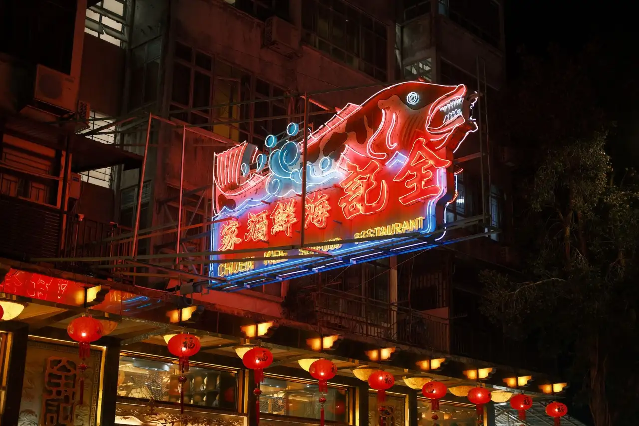 长治壁纸壁布选购指南：家装软装中装饰画与墙贴的搭配技巧